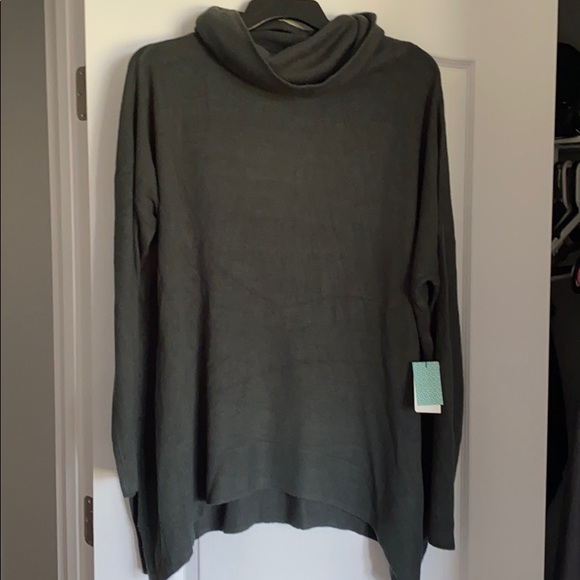 Susina Sweaters - NWT! Susina cowl neck tunic in grey urban. 1X